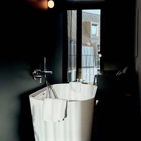 Hotel Karl August - A Neighborhood 4*