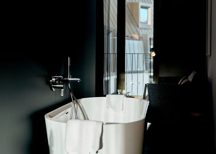 Hotel Karl August - A Neighborhood 4*
